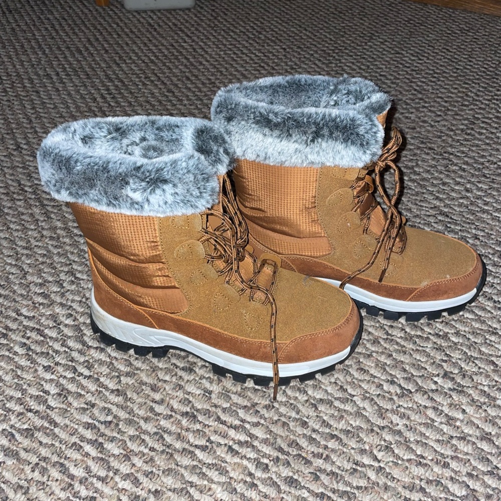 Women’s winter hiking boots